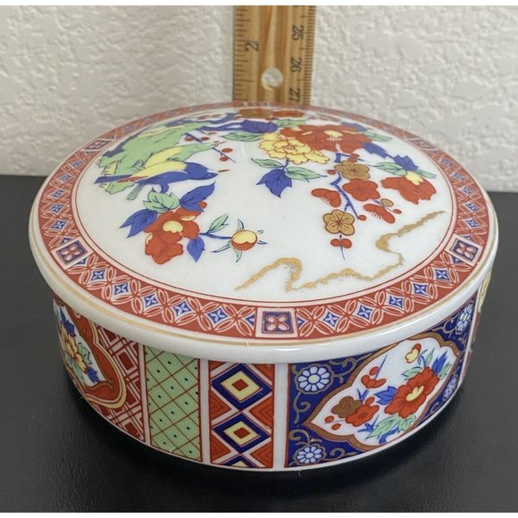 Chinese Porcelain Round Trinket or jewelry box with bird and flowers Lidded - Picture 9 of 9